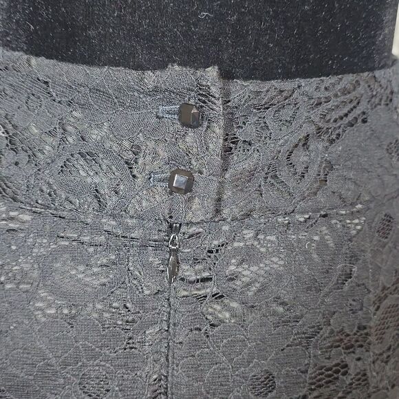 Banana Republic Black Two Tone Floral Lace Pencil Skirt - Picture 10 of 11